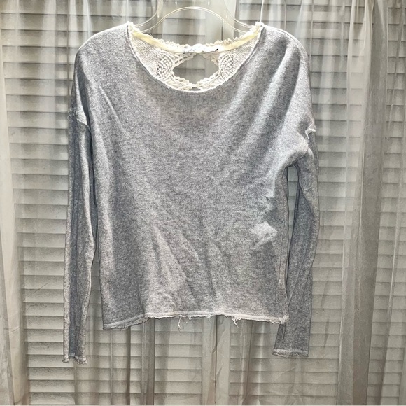 CHLOE K Women’s Long Sleeve Top with Open Lace Design in back. Sz XS. - Picture 1 of 3
